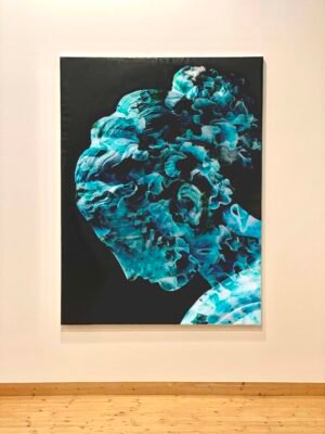 Contemporary figurative artwork in large scale – artwork hanging on the wall in a contemporary home interior